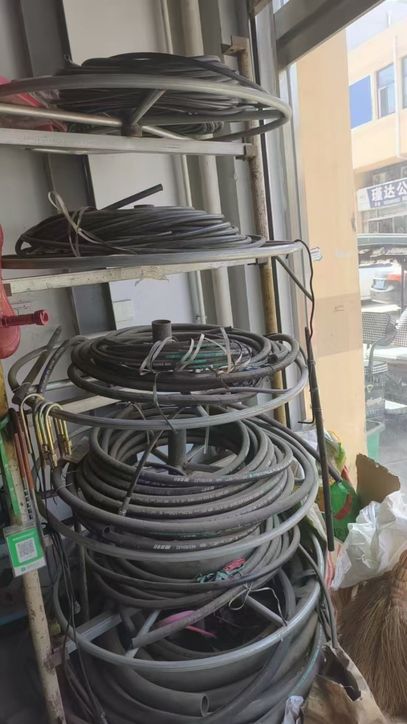 出售一台压管机有现成管和接头接手直接可以工作还有一套磨具有意者可以联系（第 4 张）
