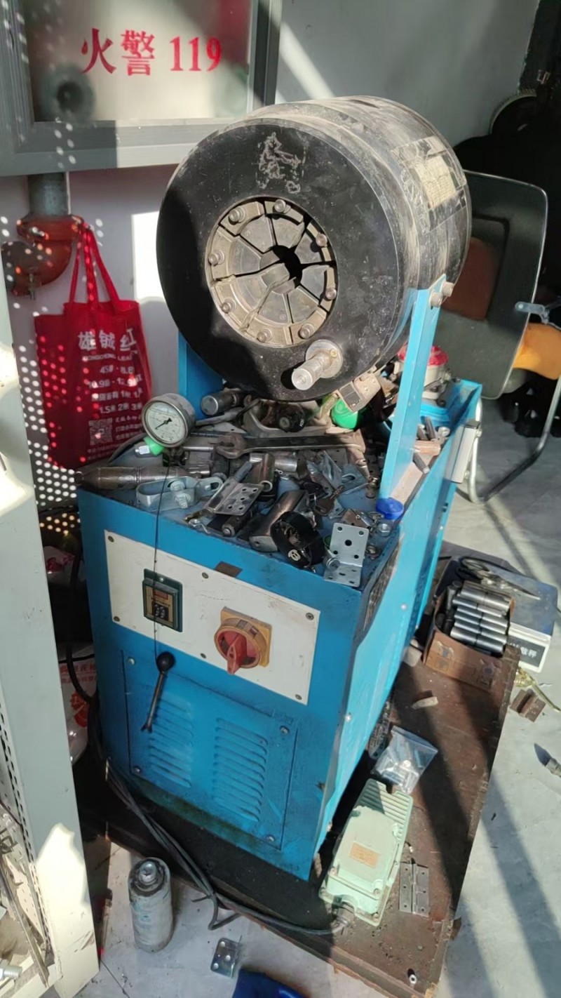 出售一台压管机有现成管和接头接手直接可以工作还有一套磨具有意者可以联系（第 1 张）