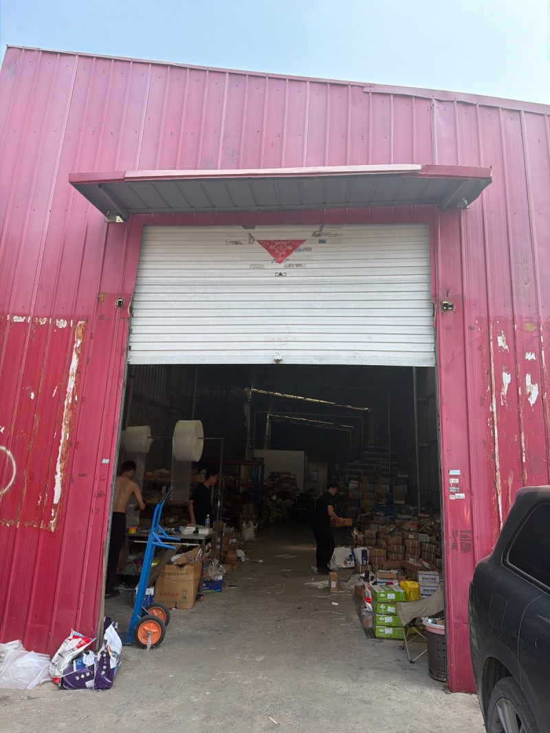 仓库出租，产业城3号门对面西滩头村，临街仓库，有办公室水电齐全。路边可停4米2大（第 1 张）