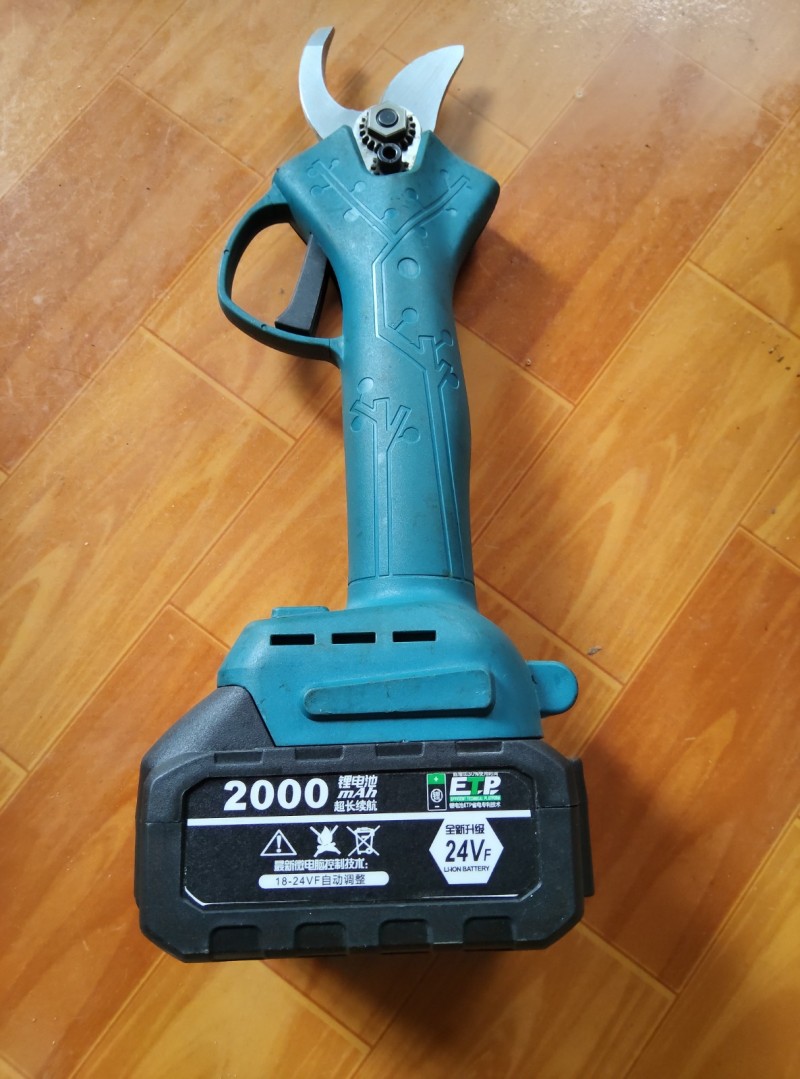 电扳手800牛的大扭力，需要的联系，有电池充电器（第 4 张）