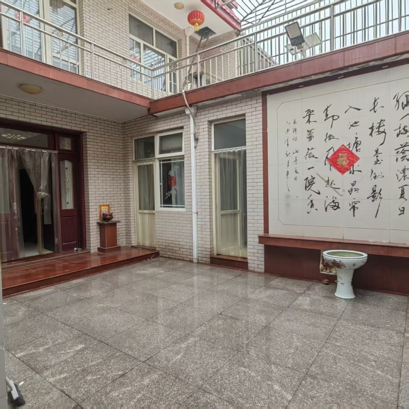 出售:位于富强路与建安街交叉口附近上下两层独院，建筑面积300平米，浇铸结构，带（第 4 张）
