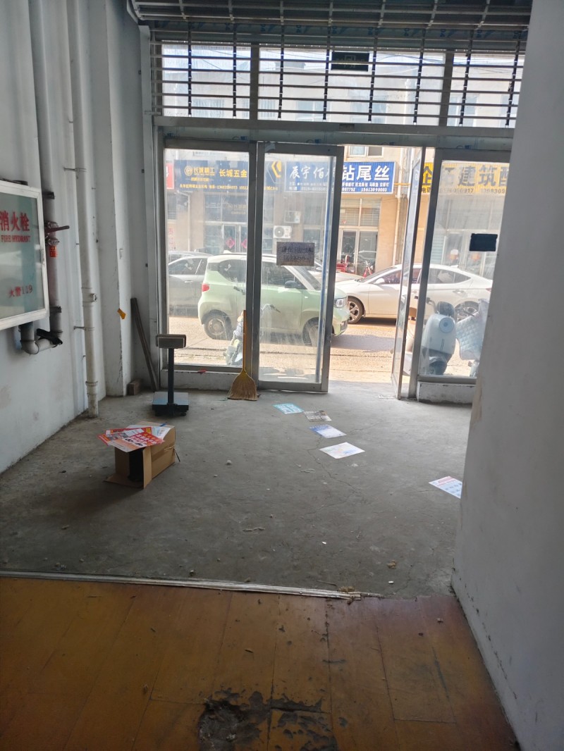 转让产业城2号门A7-21门市，两层，进门第一排，带隔扇，单独水电（第 1 张）