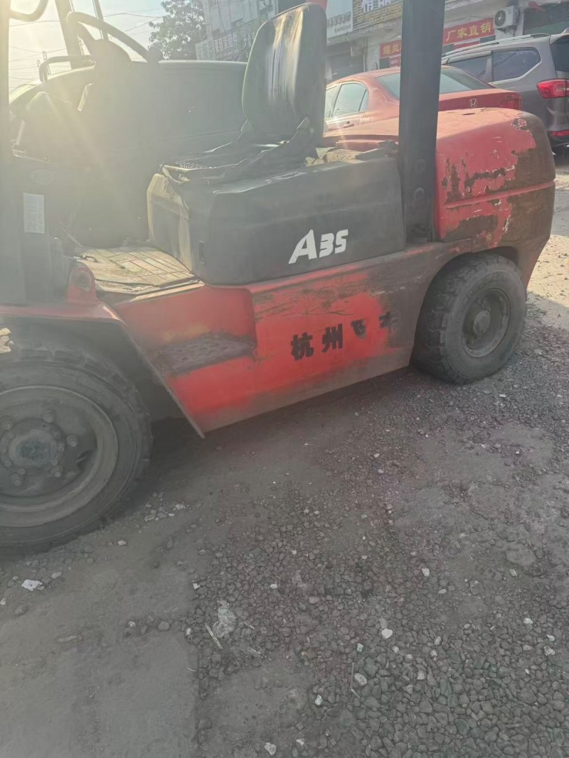 出售3.5吨杭州叉车（第 1 张）