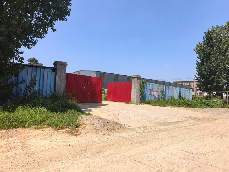 临名关镇铁西健康大街西大街工业区厂房出租
紧邻大路，厂房面积1400平，厂院8（第 1 张）
