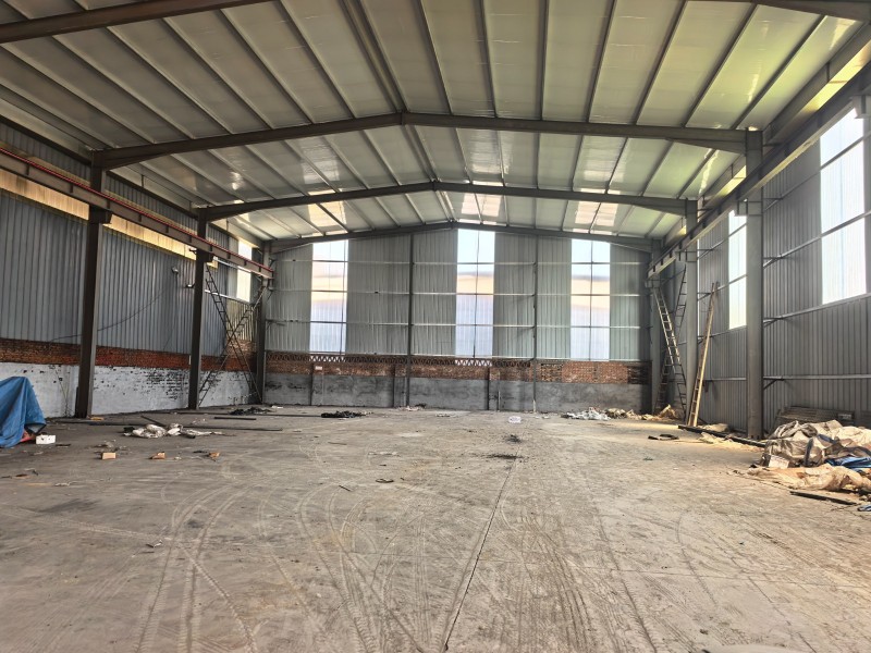临名关镇铁西健康大街西大街工业区厂房出租
紧邻大路，厂房面积1400平，厂院8（第 3 张）